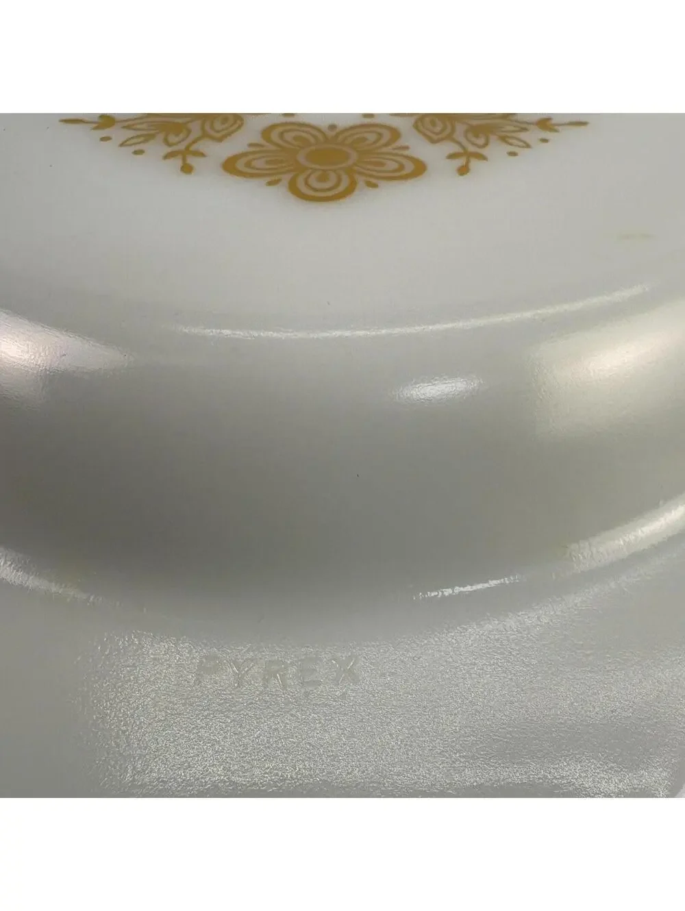 Vintage PYREX Ovenware Casserole Dish With Lid Butterfly Gold 2.5 Qt Made in USA - Picture 12 of 12